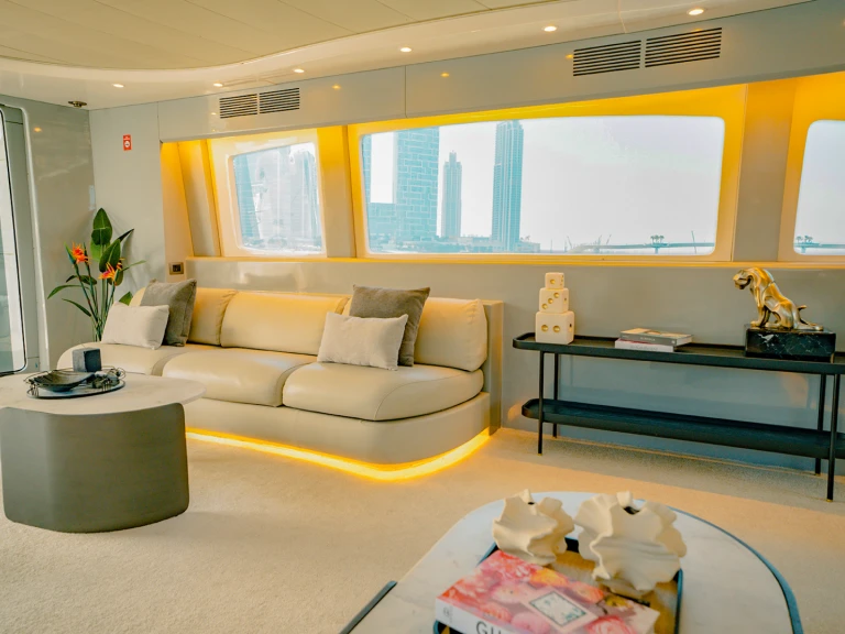 Alquiler de  Luxury Motor Yacht X12 en Dubai Marina