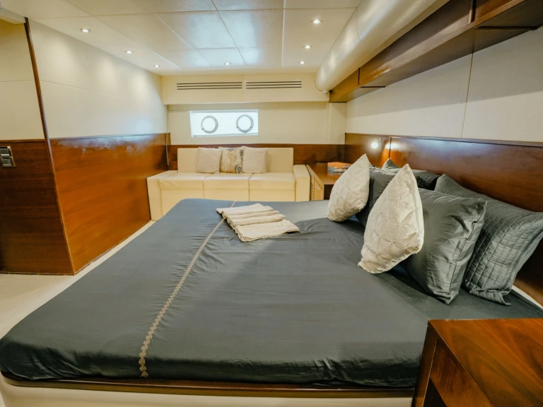 Alquiler de barcos Dubai Marina barato de Luxury Motor Yacht S