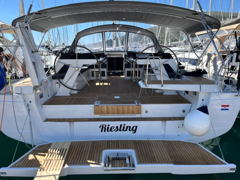 Velero para alquilar Seget Donji al mejor precio