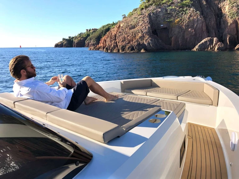 Alquiler de embarcaciones De Antonio MONTE OLYMPO enÁlimos en Samboat