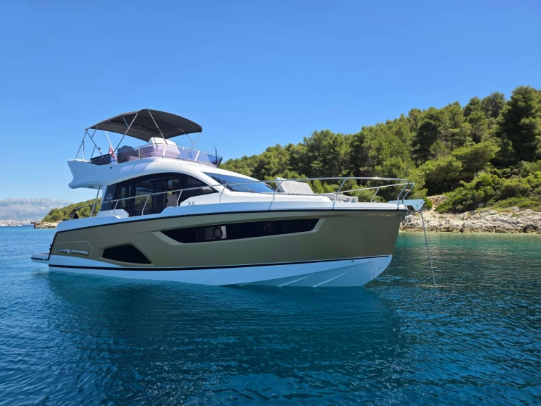 Alquiler de Yate de lujo, con o sin patrón Sealine Kaštela