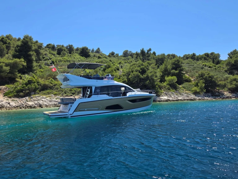 Alquiler Yate de lujo Sealine con o sin  título de navegación