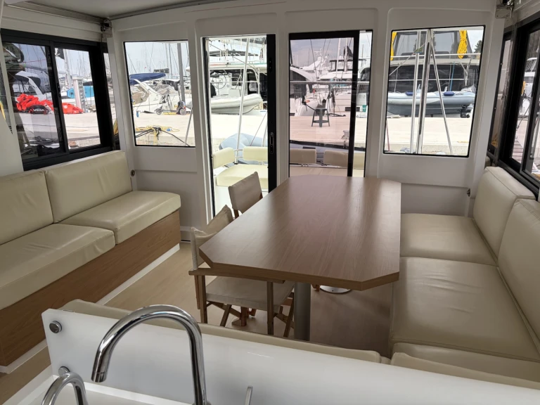 Catamarán para alquilar Álimos al mejor precio