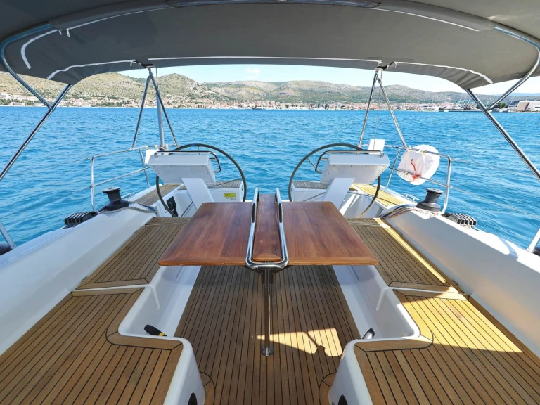 Velero para alquilar Seget Donji al mejor precio