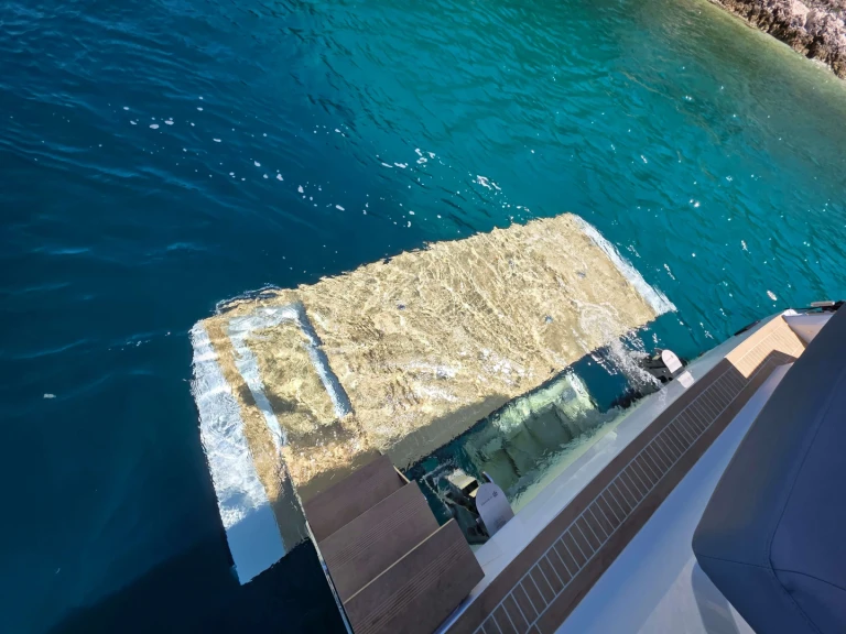 Sealine Sealine F430 de alquiler a Kaštela
