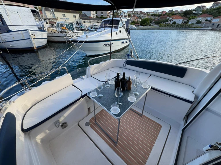 Alquiler de Quicksilver Quicksilver 700 Week-End en Preko