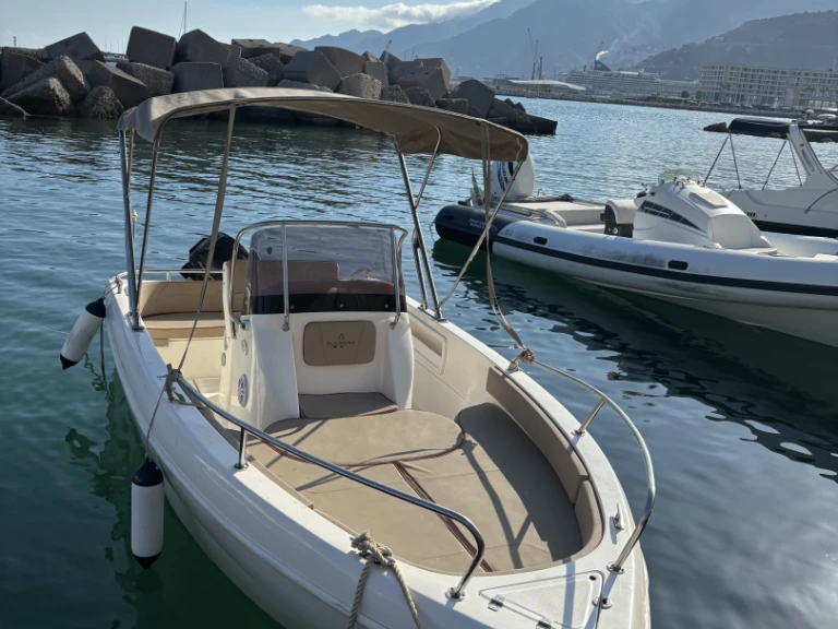 Lancha para alquilar Porto di Salerno al mejor precio
