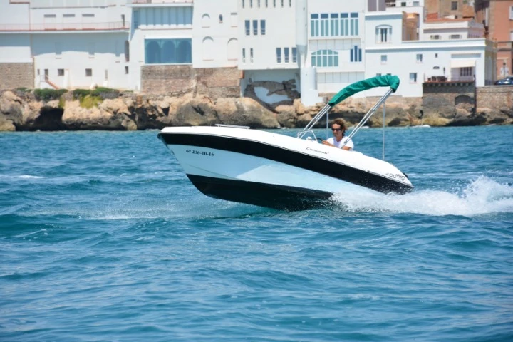 Alquiler de  Compass 400 GT en Sitges