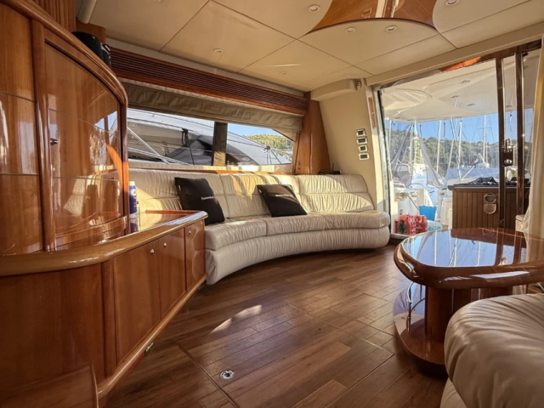 Alquiler de Yate de lujo, con o sin patrón Sunseeker Agropoli