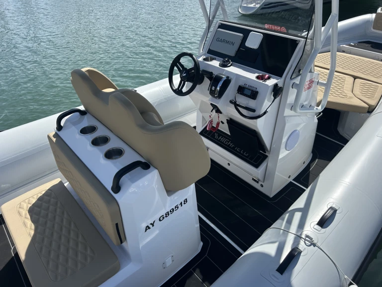 Alquiler de Highfield Patrol 760 en La Trinité-sur-Mer
