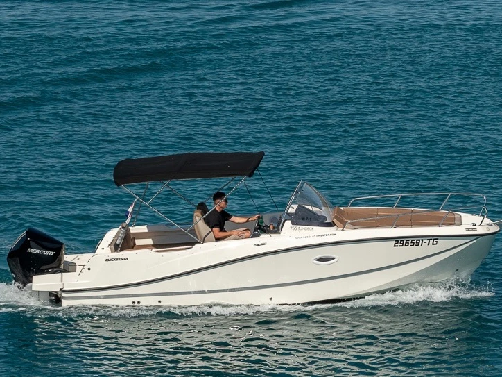 Quicksilver Activ 755 Sundeck de alquiler a Split