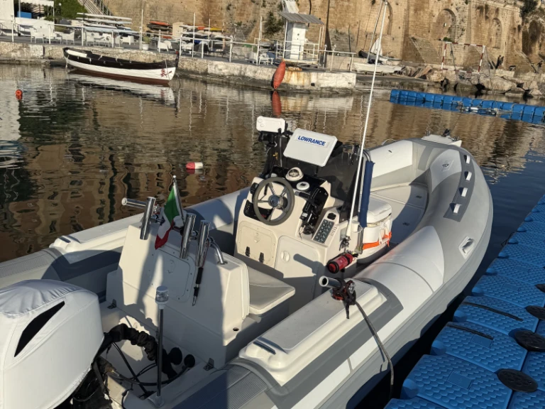 Alquiler de barcos Taranto barato de TX 550