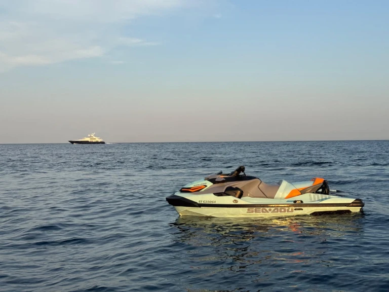Alquiler de Sea-Doo Wakepro 230 en Saint-Tropez