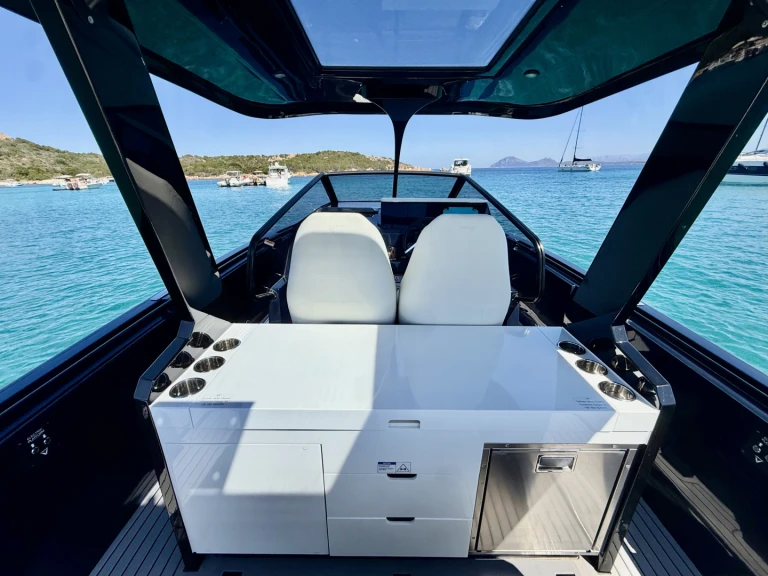 Virtue V10Top de alquiler a Marina di Portisco