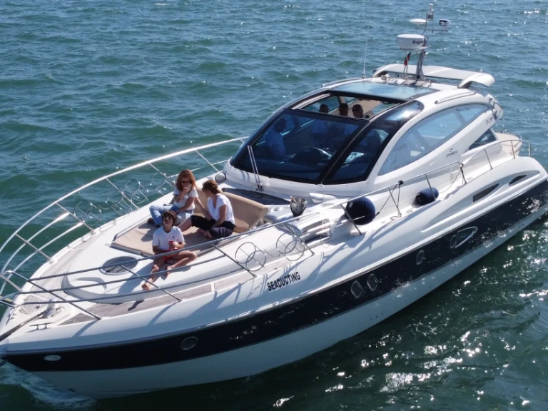 Alquiler de Cranchi Mediterranee 47 Hard Top en Lisboa