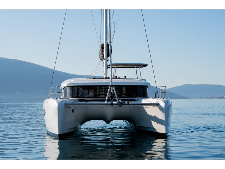 Alquiler de embarcaciones Lagoon Lagoon 42 enTivat en Samboat