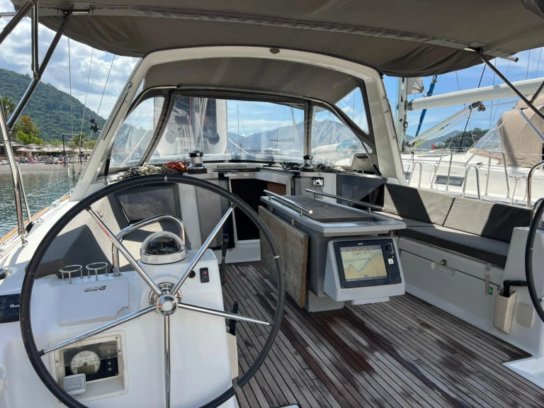 Alquiler de barcos Adaköy barato de Oceanis 45