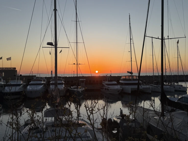 Alquiler de barcos San Vincenzo barato de Atlantis 425 SC