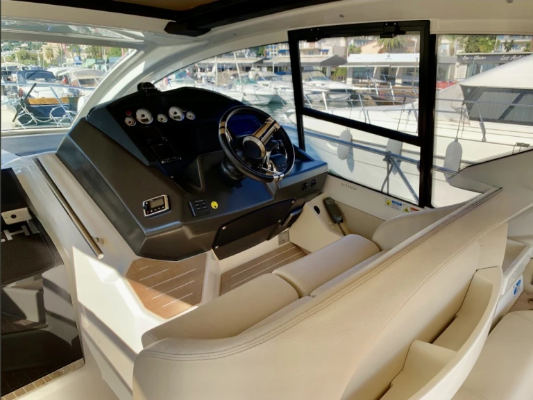 Alquiler de Cranchi M 44 en Antibes