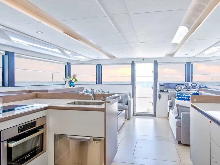 Alquiler de barcos Gouviá barato de Leopard 46 Powercat