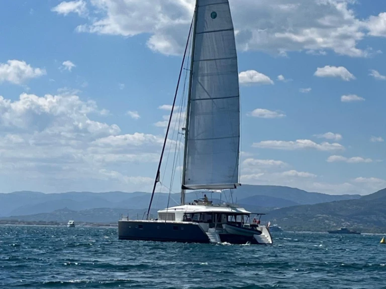 Alquiler Catamarán Lagoon con o sin  título de navegación