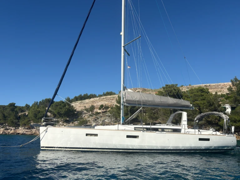 Alquiler de barcos Rogoznica barato de Oceanis 45