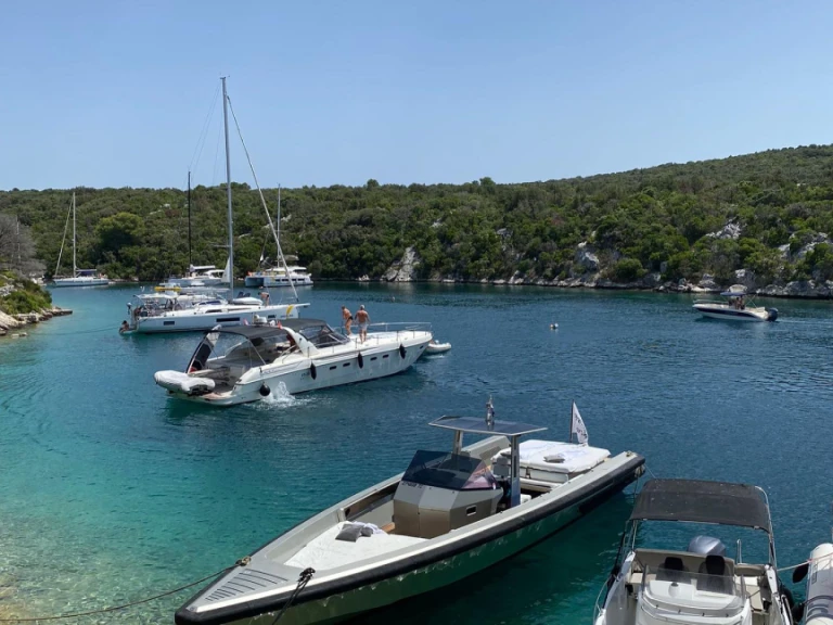 Alquiler de Wally Tender 45 en Hvar