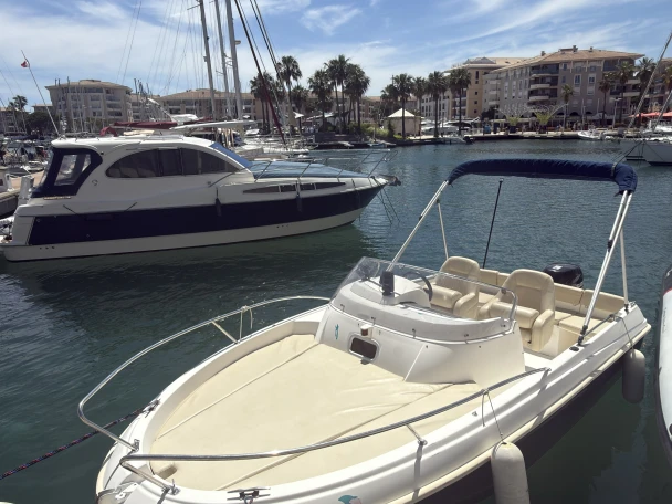 Alquiler de Lancha, con o sin patrón Jeanneau Port Fréjus