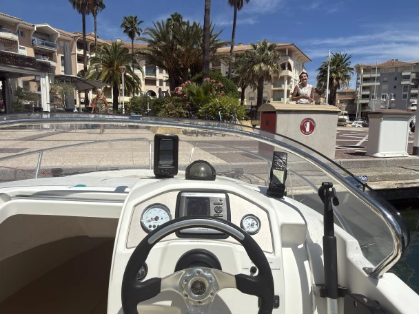 Alquiler Port Fréjus - Jeanneau Cap Camarat 5.5 WA en SamBoat