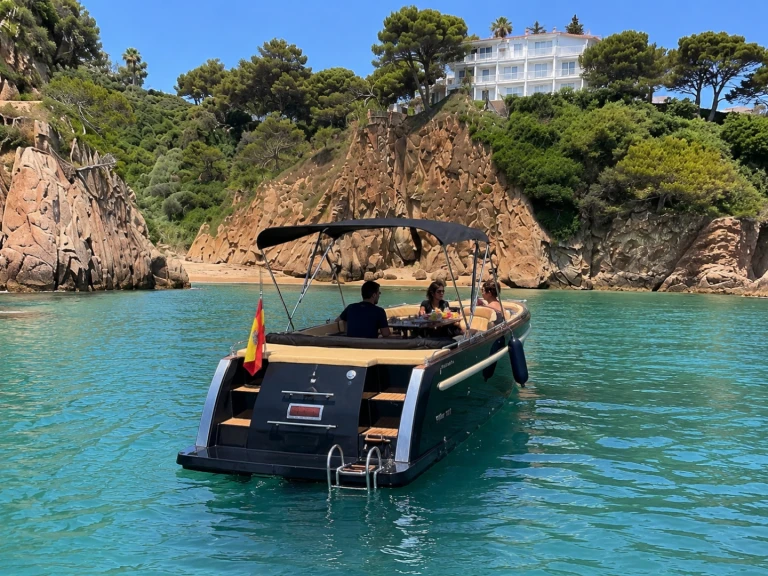 Maxima 730 open de alquiler a Blanes