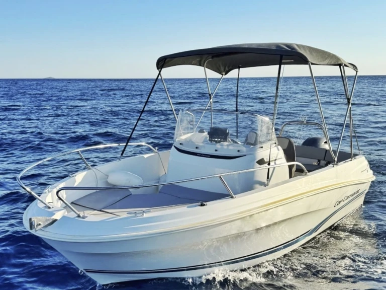 Alquiler de Jeanneau Cap Camarat 5.5 CC en La Spezia