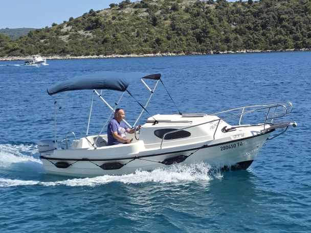 Alquiler Lancha Adria con o sin  título de navegación