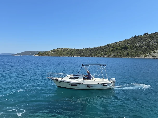 Adria 500 de alquiler a Vinišće