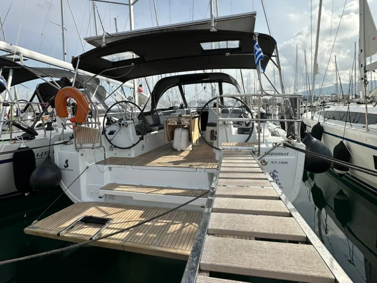 Alquiler de Bénéteau Oceanis 40.1 en Álimos