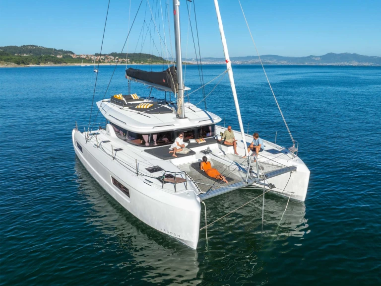 Alquiler de barcos Néa Péramos barato de Lagoon 43 (6 cab.)