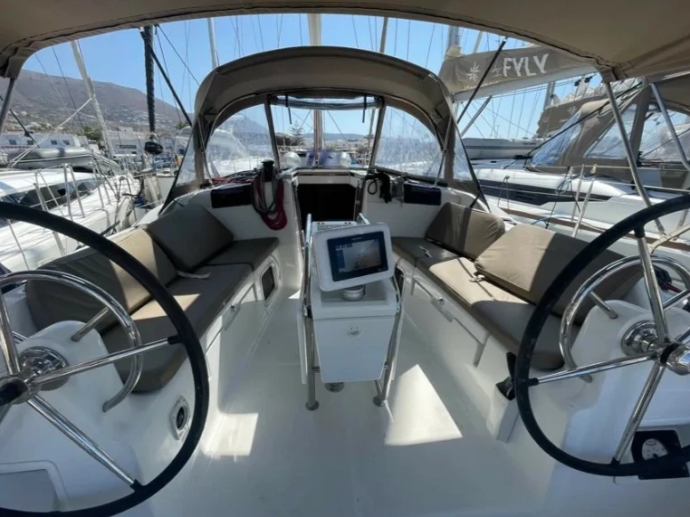 Velero para alquilar Paros (Isla) al mejor precio