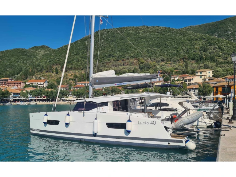 Alquiler de Catamarán, con o sin patrón Fountaine Pajot Gouviá