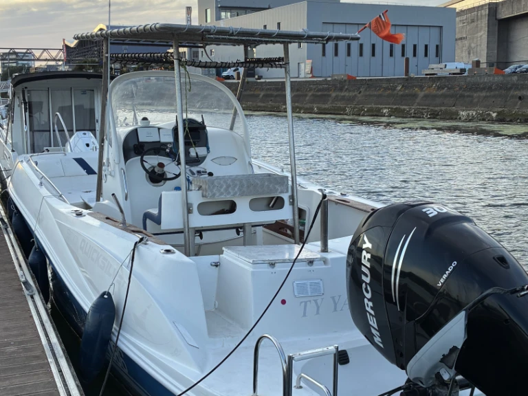 Alquiler de barcos Lorient barato de Quicksilver 800 Commander