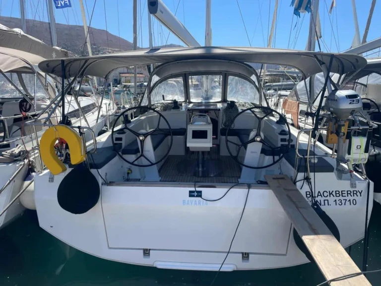 Alquiler de Bavaria Bavaria C42 /3cab en Paros (Isla)
