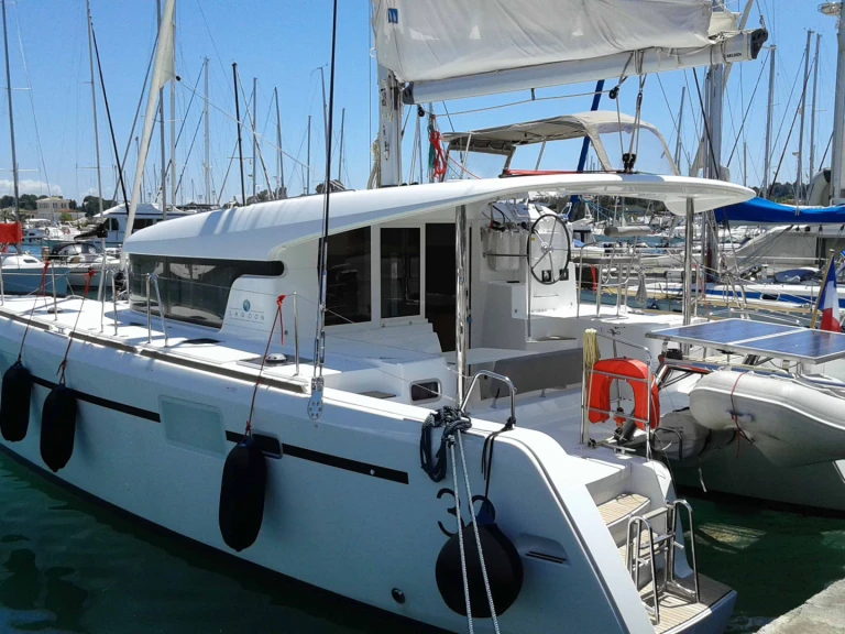 Alquiler de Catamarán, con o sin patrón Lagoon Gouviá
