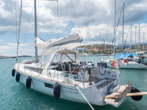 Bénéteau Oceanis 48 /5cab de alquiler a Ávdira
