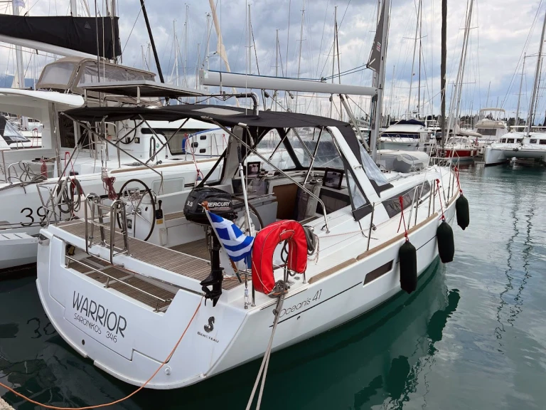 Alquiler de Bénéteau Oceanis 41 /3cab en Gouviá