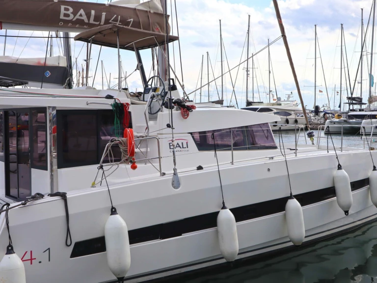 Catamarán para alquilar Paros (Isla) al mejor precio
