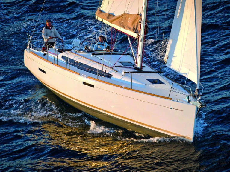 Alquiler de Jeanneau Sun Odyssey 389 /3cab en Propriano