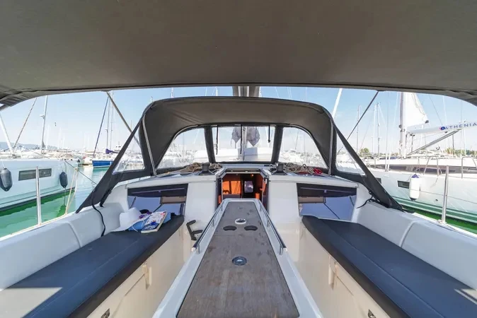 Velero para alquilar Ávdira al mejor precio