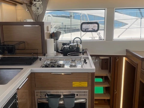 Alquiler de Catamarán, con o sin patrón Lagoon Álimos