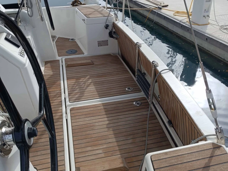 Alquiler de Jeanneau Sun Odyssey 440 (4cab) en Gouviá