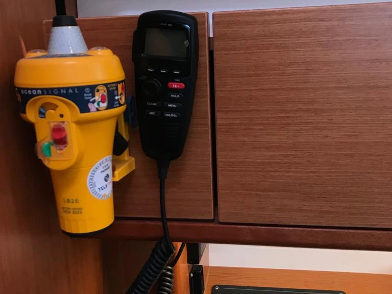 Velero para alquilar Álimos al mejor precio