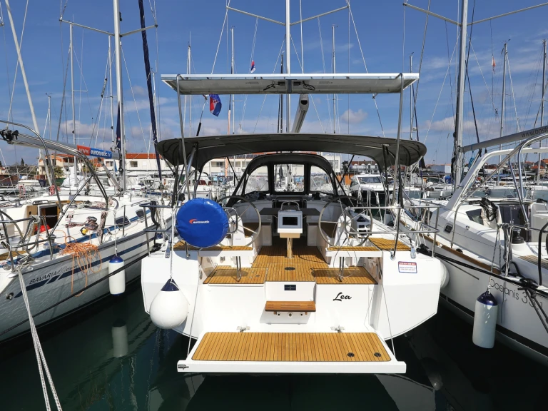Alquiler de Bavaria Bavaria C38 en Biograd na Moru
