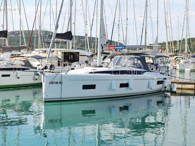 Alquiler de barcos Biograd na Moru barato de Bavaria C42
